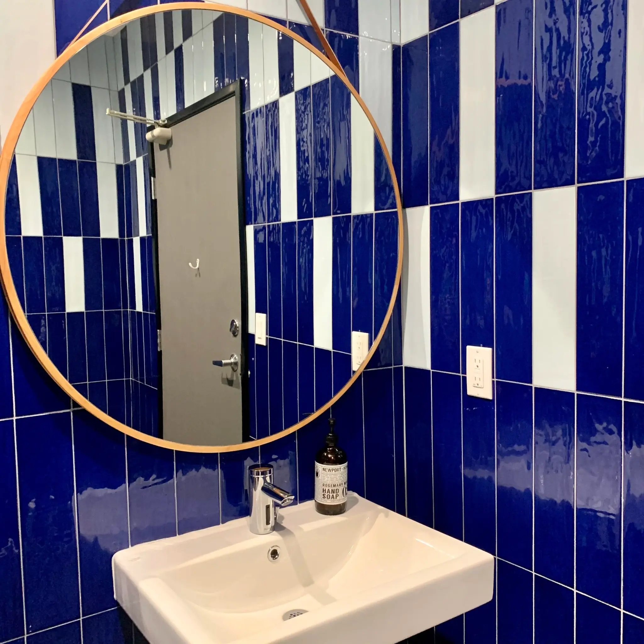 Clean bathroom at Lucy's Laundry Costa Mesa
