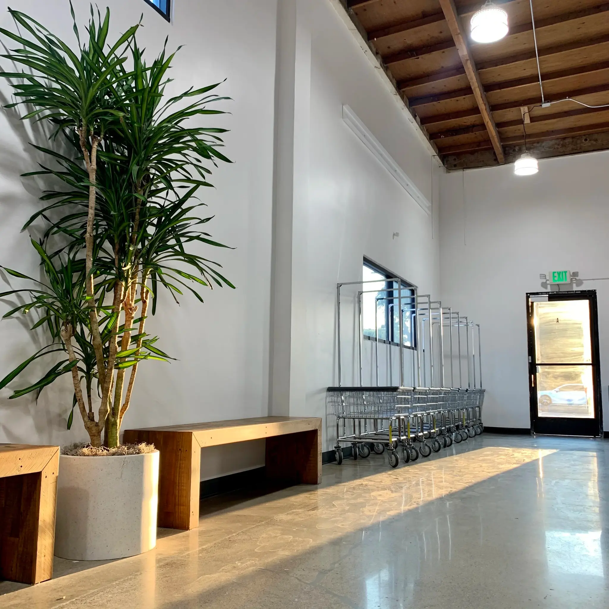 Lucy's Laundry lounge and folding area, Costa Mesa